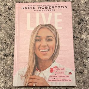 Sadie Robertson • Live